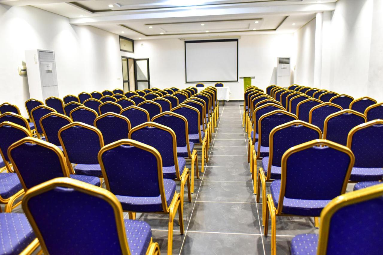 אבידג'אן Robert'S Hotel מראה חיצוני תמונה