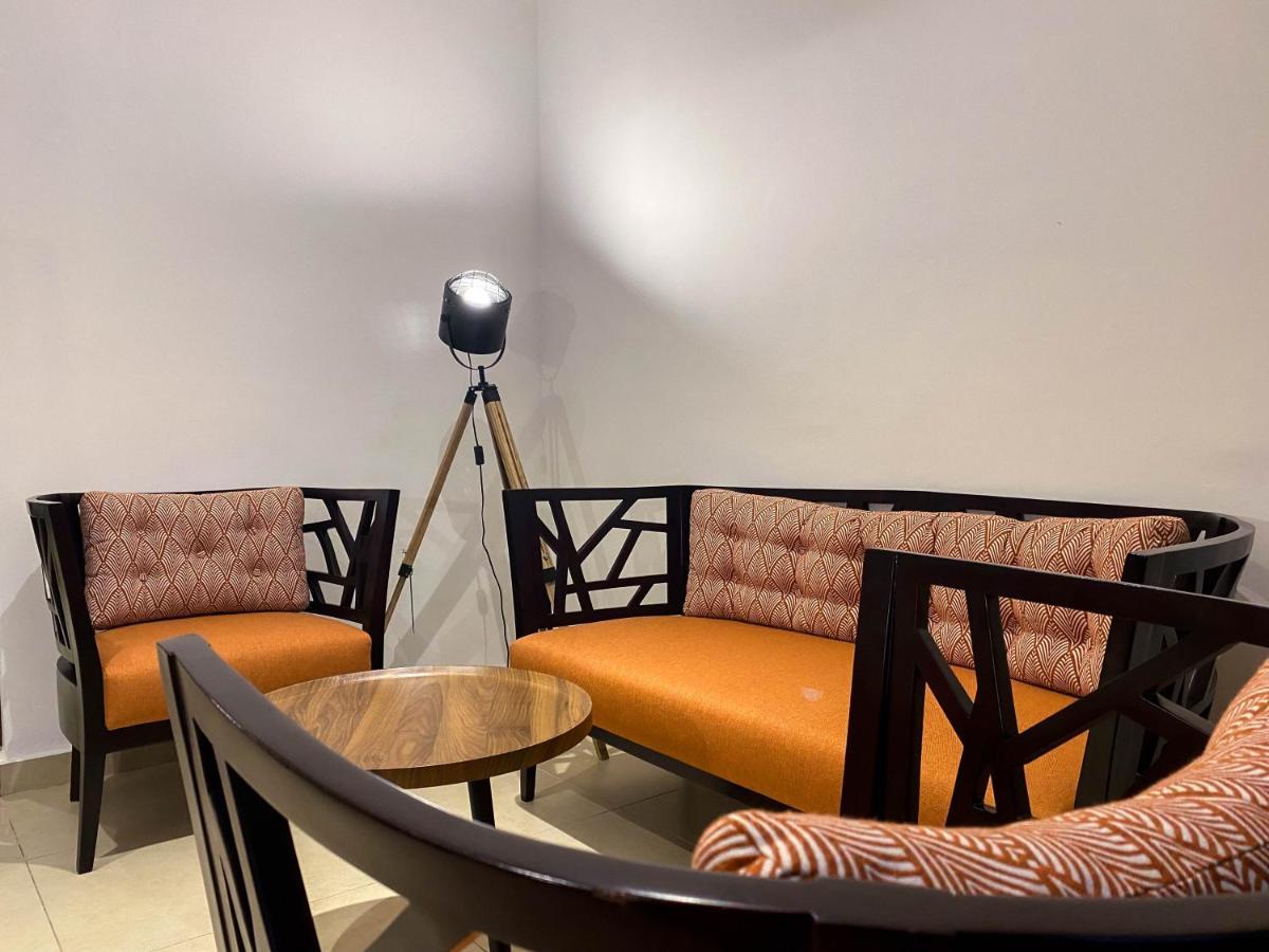אבידג'אן Robert'S Hotel מראה חיצוני תמונה