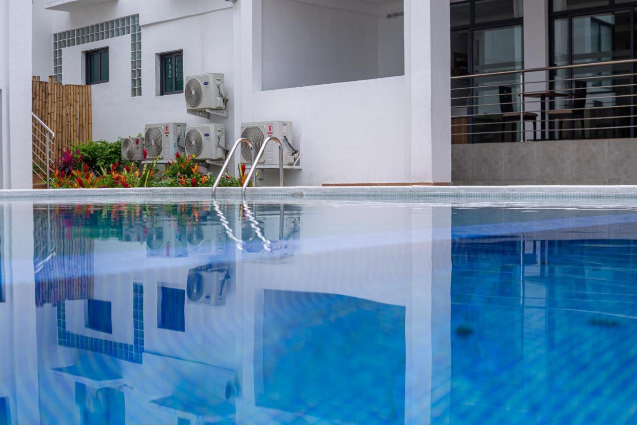 אבידג'אן Robert'S Hotel מראה חיצוני תמונה