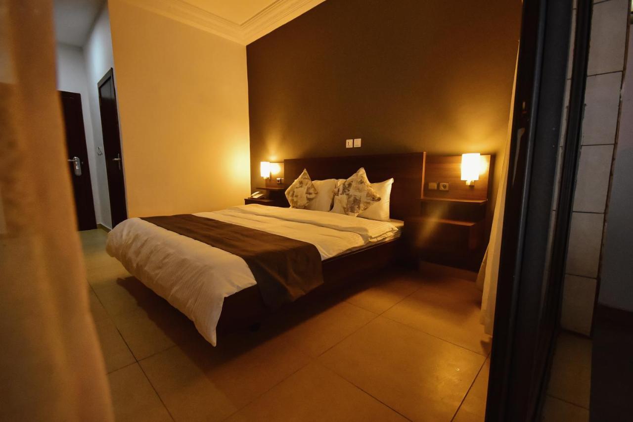 אבידג'אן Robert'S Hotel מראה חיצוני תמונה
