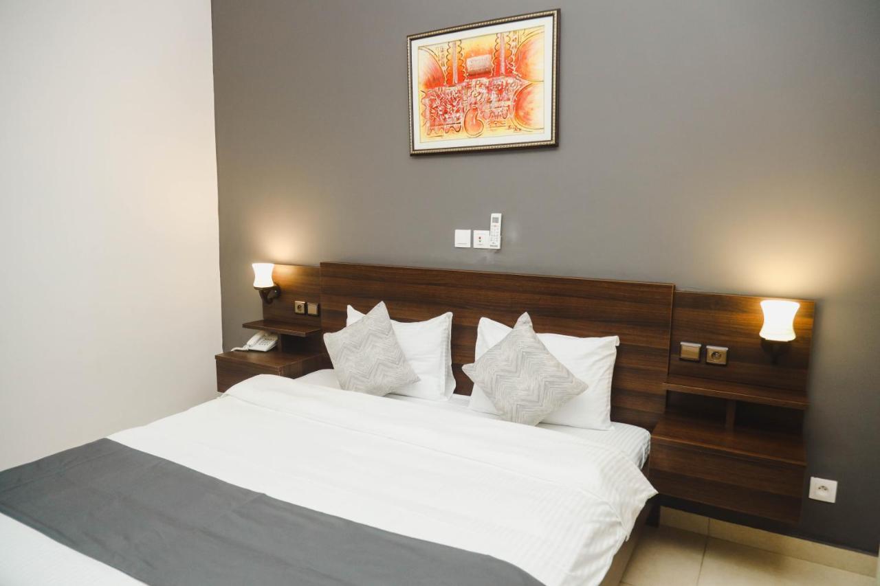 אבידג'אן Robert'S Hotel מראה חיצוני תמונה