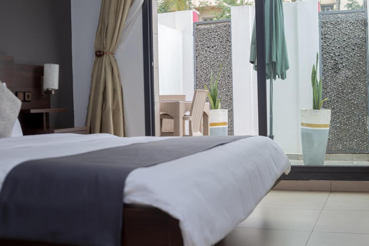 אבידג'אן Robert'S Hotel מראה חיצוני תמונה